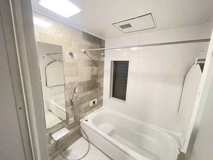 千葉県八千代市｜築年数を感じさせない、木目と石目調が調和するフローリングと水回りのトータルリフォーム