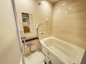 千葉県船橋市｜古さを一新！木目の温もりに包まれる上質な浴室などマンションの一室全体のリフォーム