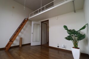 ロフト付きの部屋